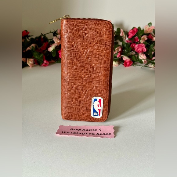 Louis Vuitton 🏀RARE NBA Zippy Wallet Vertical Cognac Empreinte Leather 🏀 - Picture 1 of 16